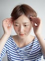分け目を変えて白髪を隠す