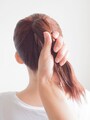 根元から5センチ離れた部分を持つ