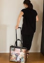 転がして歩くので疲れません