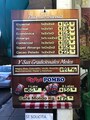 店内に並ぶチョコレートマシン（時期によっては行列になります）