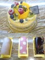 「銀座マルキーズ」のショーケースに並ぶケーキ達