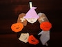 折り紙のキャラクターを貼ってハロウィンリースにする