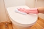 トイレ掃除・手順3：フタや便座を、上から下に向かって拭く
