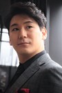 小野田龍之介　91年神奈川生まれ。幼少から学んでいるダンスと圧倒的な歌唱力を武器に、ミュージカルを中心に活躍中。近年の出演作品は、『ウェストサイド物語』『三銃士』『ミス・サイゴン』『メリー・ポピンズ』など。11年のシルヴェスター・リーヴァイ国際ミュージカル歌唱コンサート・コンクールではリーヴァイ特別賞を受賞。『ラブ・ネバー・ダイ』の後には『レ・ミゼラブル』への出演が控えている。(C)Marino Matsushima
