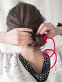 右寄りに毛先を巻き込む