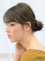 ミディアムヘア向けのまとめ髪で大人っぽく