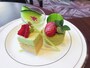 グランドニッコー東京 台場 最上段のグリーンをテーマとしたスイーツプレート