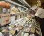 完全に調理された惣菜だけでなく、野菜を蒸したり焼いたりした「半調理品」も人気　写真：読売新聞/アフロ