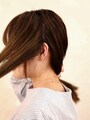 耳より前の毛量が少ない場合は耳後ろで分けてください