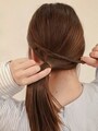浮かないように頭の丸みに沿ってテンションをかけてください