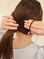 毛束を押さえるのが難しい場合はピンで毛先を止めておくとやりやすいです