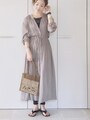 光沢感とウエストのしまったシルエットが大人可愛い　出典：WEAR