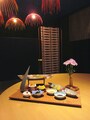星野リゾート リゾナーレ熱海 「和食ダイニング 花火」の八寸からお造り、酢の物が載せられた「宝楽盛り」