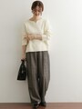 軽くV風の切り込みが入ることですっきり見せつつおしゃれ感もプラス　出典：WEAR