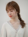 後ろ一つ結びは、三つ編みとくるりんぱで作るワンランク上のおしゃれヘアアレンジ