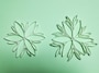 左の作品は12ピースの雪の結晶、右の作品は18ピース使用