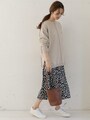 裾に揺れ感のある小花柄スカートなら冬～春の切り替え時にもぴったり　出典：WEAR