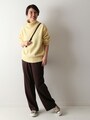 発色のいいものが揃うコットン系のニットで取り入れても簡単でおすすめ　出典：WEAR