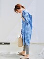 ストライプ柄もブルーなら爽やかで40代にも取り入れやすい　出典：WEAR