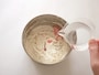 小麦粉粘土の作り方3……水を少しずつ入れよう