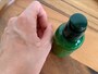 とろっとした柔らかいジェルのようなテクスチャーなのでパパっと塗れます