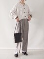 大人気のケーブルニットカーデにきちんと見えするチェックパンツをプラス　出典：WEAR