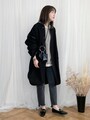 SLOBE IENAのブラックデニムでカジュアルを辛口にまとめて　出典：WEAR
