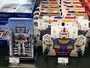 横浜市の企業とのコラボ商品も販売。GUNDAM FACTORY YOKOHAMA×横濱ハーバーミルキーマロン（ヘッド型、5個入860円税込）、GUNDAM FACTORY YOKOHAMA×横濱ハーバー・ダブルマロン（5個入1200円税込）（2020年11月30日撮影）