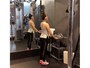 腰をそらさないよう真っ直ぐ立ちます。