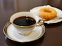 ネルドリップコーヒー（600円）、ドーナツ（150円）