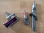 左から、ミニモーターヘッド、卓上ツール、コンビネーション隙間ノズル。ミニモーターヘッドはソファ、ふとん、車のシートなどの掃除に。卓上ツールはテーブルの上をキレイにするときに便利。コンビネーション隙間ノズルは伸縮可能。窓のサンや家具の間などに重宝します