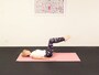 手順3：吐く息とともに両脚を床から離し、骨盤ニュートラルポジションをキープ