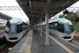 賢島駅で並ぶ「しまかぜ」