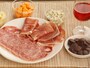 ワインに合うおつまみ、生ハム・チーズ・チョコレートも充実している成城石井