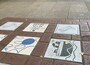港へ向かう道には可愛い絵が描かれたタイルが敷き詰められている