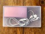 薄めのモバイルバッテリーやイヤホンが入る