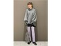 体型を生かして、上半身にデザインのアクセントがあるトップスを選んで　出典：WEAR