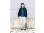 スウェットパーカに羽織ってカジュアルに　出典：StyleHint
