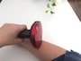 ヘッドが横を向いているので、自然な持ち方で当てられます。自動連続照射モードも搭載