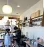 「非日常を味わえるよう、日常のものが目に入らないように」とこだわって作られた店内。