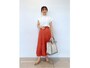 首元が詰まったモックネックでデコルテ部分をカバー　出典：WEAR