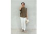 二の腕が目立たないデザインのノースリーブカットソーがあると便利　出典：WEAR