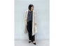 とろみ素材の黒パンツはフェミニンにもカジュアルにも着られて便利　出典：WEAR