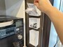 冷蔵庫の側面にマグネットスイングケースを取り付けた事例