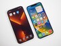 「iPhone 13 Pro」（左）と「iPhone 14」（右）を並べてみたところ