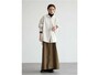 タートルニットの上にゆったりサイズのシャツを合わせて　出典：WEAR