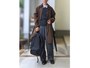 シンプルな大人コーデにも馴染むリュックにはパソコンも入ります　出典：WEAR