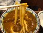 うどんにカレーがからんでさらに美味しくなる