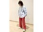 きれいめシャツと合わせるとカジュアルパンツも大人仕様に　出典：StyleHint