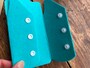 ダイソーの知育玩具「手先トレーニング（スナップボタン）」はスナップボタンがついている